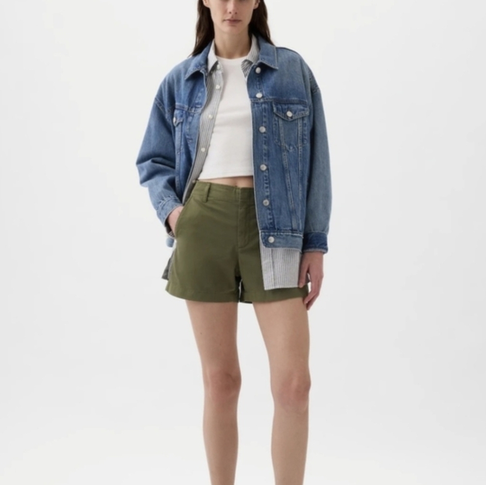 Gap 4" Downtown Khaki Shorts in Olive Green